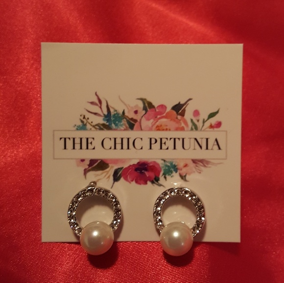 ๐๐ผโโ๏ธPerfect anytime !๐ Pearl&Diamond earrings - Picture 3 of 3